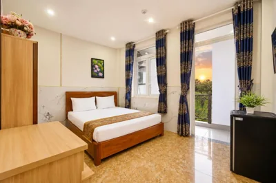 Superior Double with Balcony & City View — Yoyo Airport Saigon Hotel